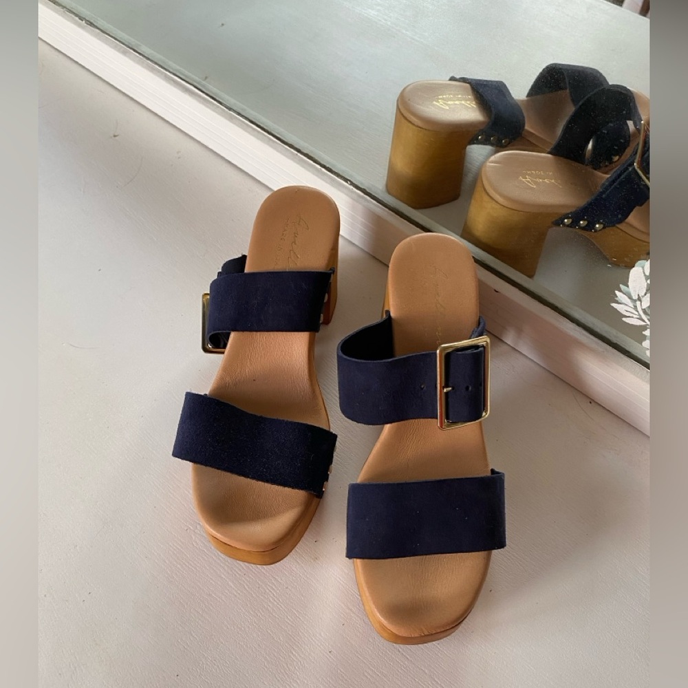 Elegant Navy Sandals with Gold Buckle